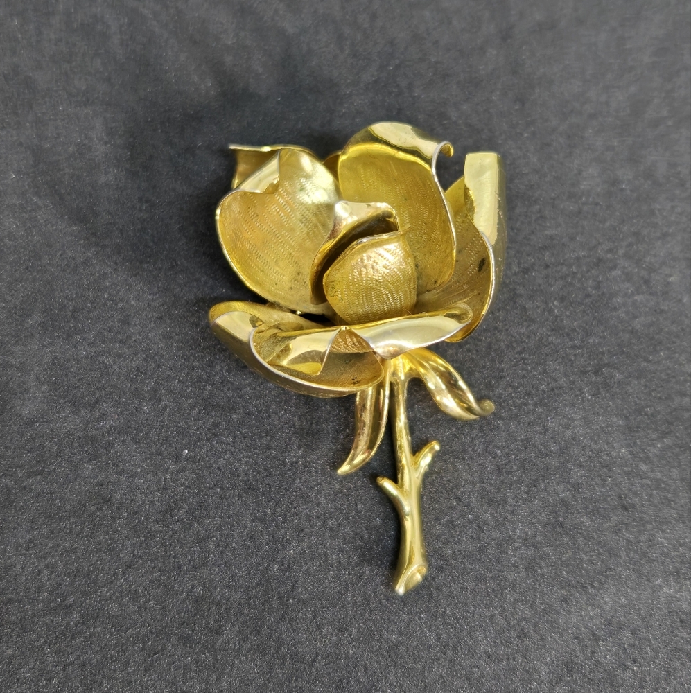 JP Vintage Gold Tone Rose Brooch Pin